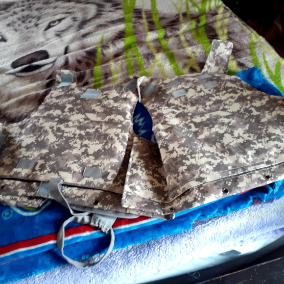 Survivors vest - Picture 3 of 4